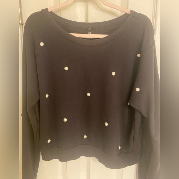 H&M Tops - H&M Black cropped sweatshirt with white embroidered dots size M